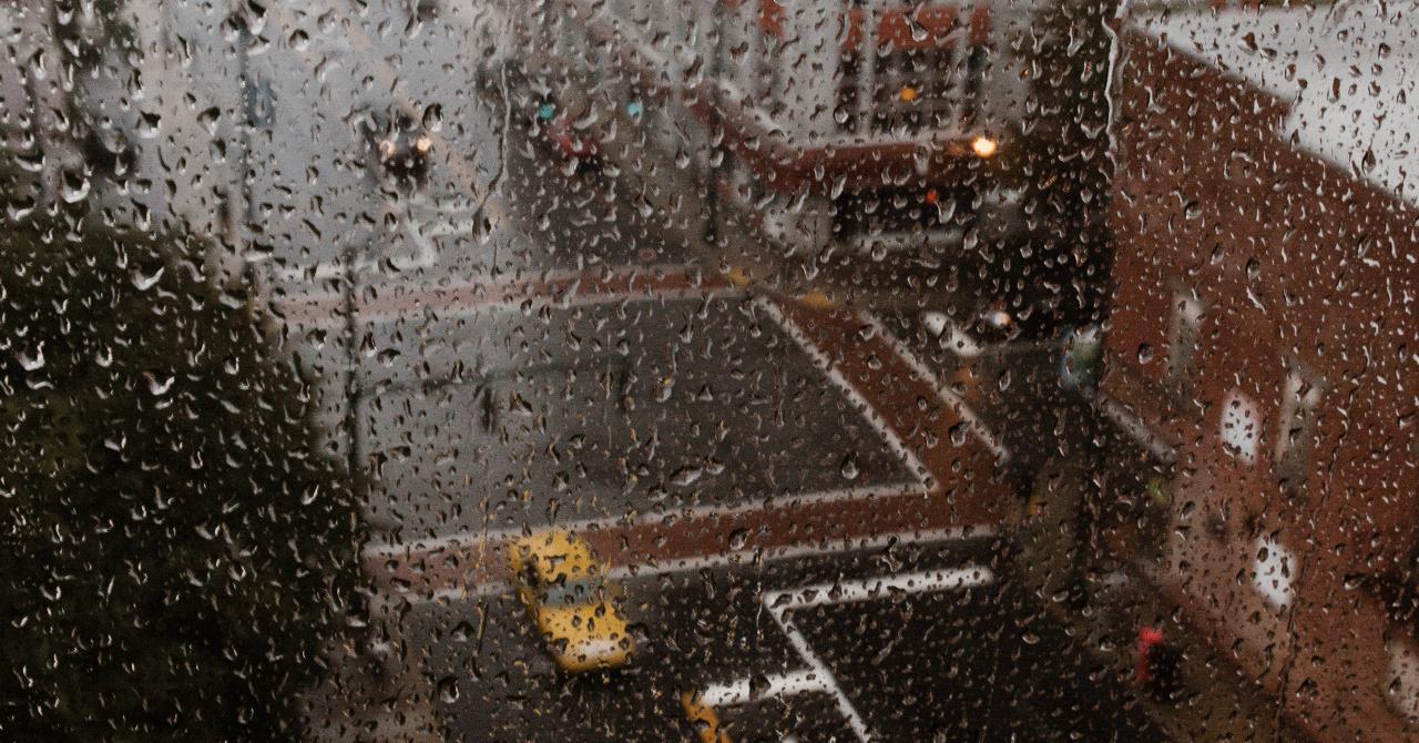 Photo of water drops on glass 3178798